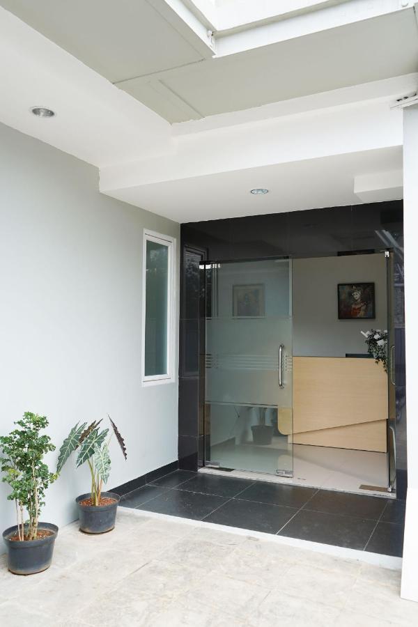 Urooms Senayan Jakarta Exterior foto
