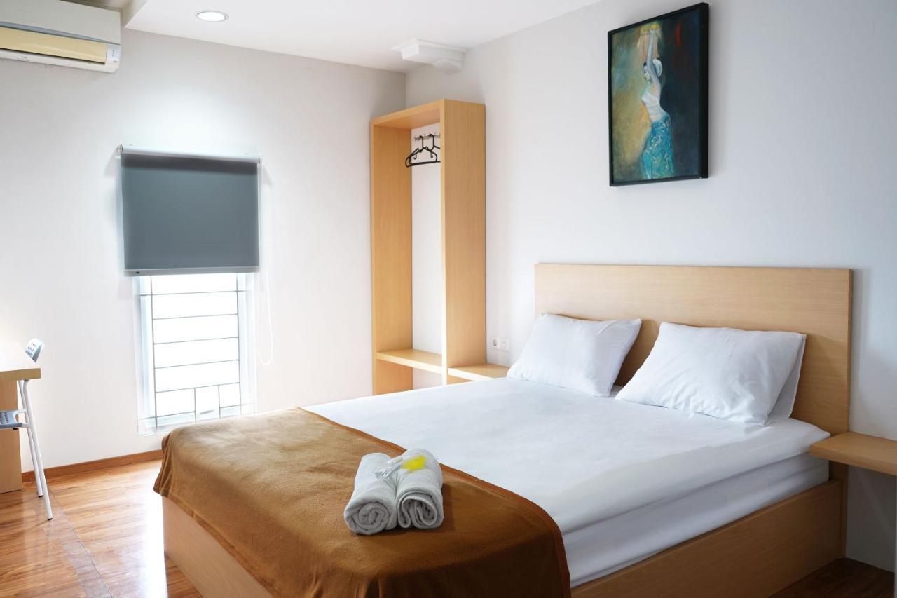 Urooms Senayan Jakarta Exterior foto