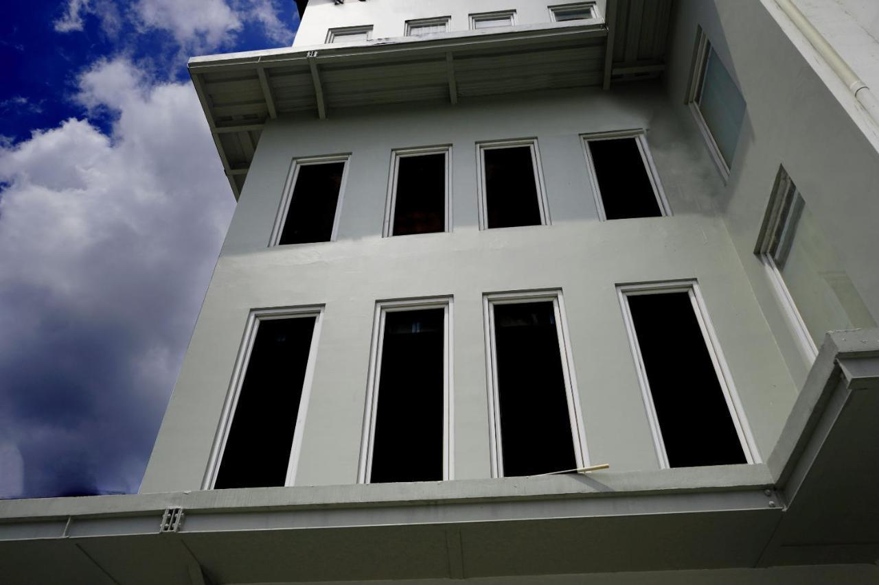 Urooms Senayan Jakarta Exterior foto